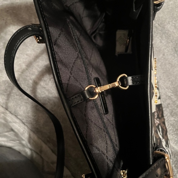 Michael Kors Jet Set Carryall Tote - Picture 3 of 4